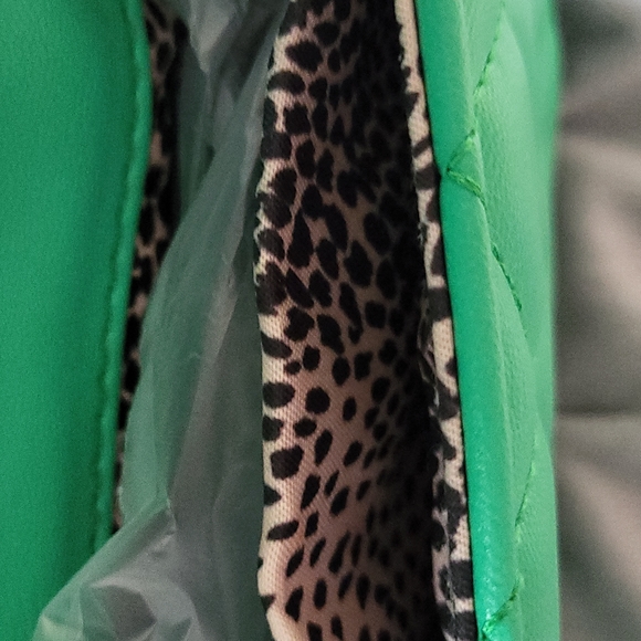 Alyssa vegan  crossbody - Picture 7 of 7